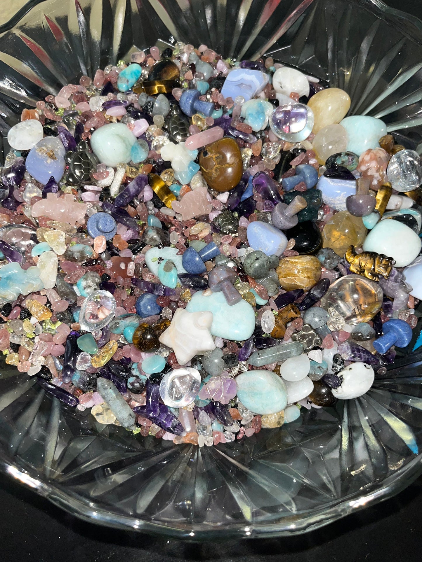 Crystal Confetti Scoop: Carvings, Tumbles, Chips