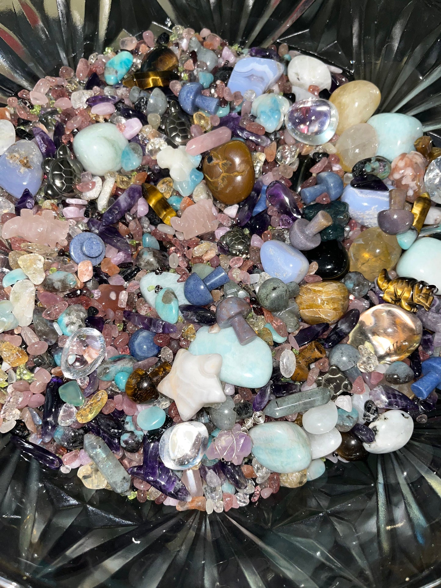 Crystal Confetti Scoop: Carvings, Tumbles, Chips